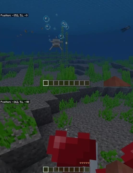Процесс приручения дельфина в Minecraft PE (Bedrock)