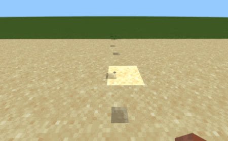 Игрок, оставляющий следы на песке в Minecraft PE (Bedrock)