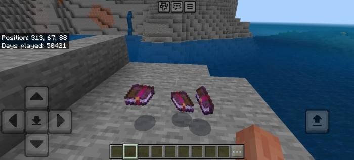 Визуальное сравнение книг с разными зачарованиями в инвентаре в Minecraft PE (Bedrock)