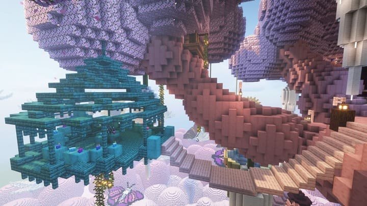 Пример спрятанной бочки с предметами внутри дерева в Minecraft PE (Bedrock)